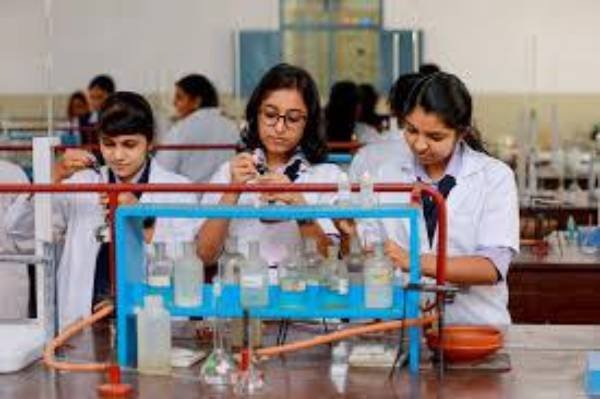 the best college in Punjab with modern labs